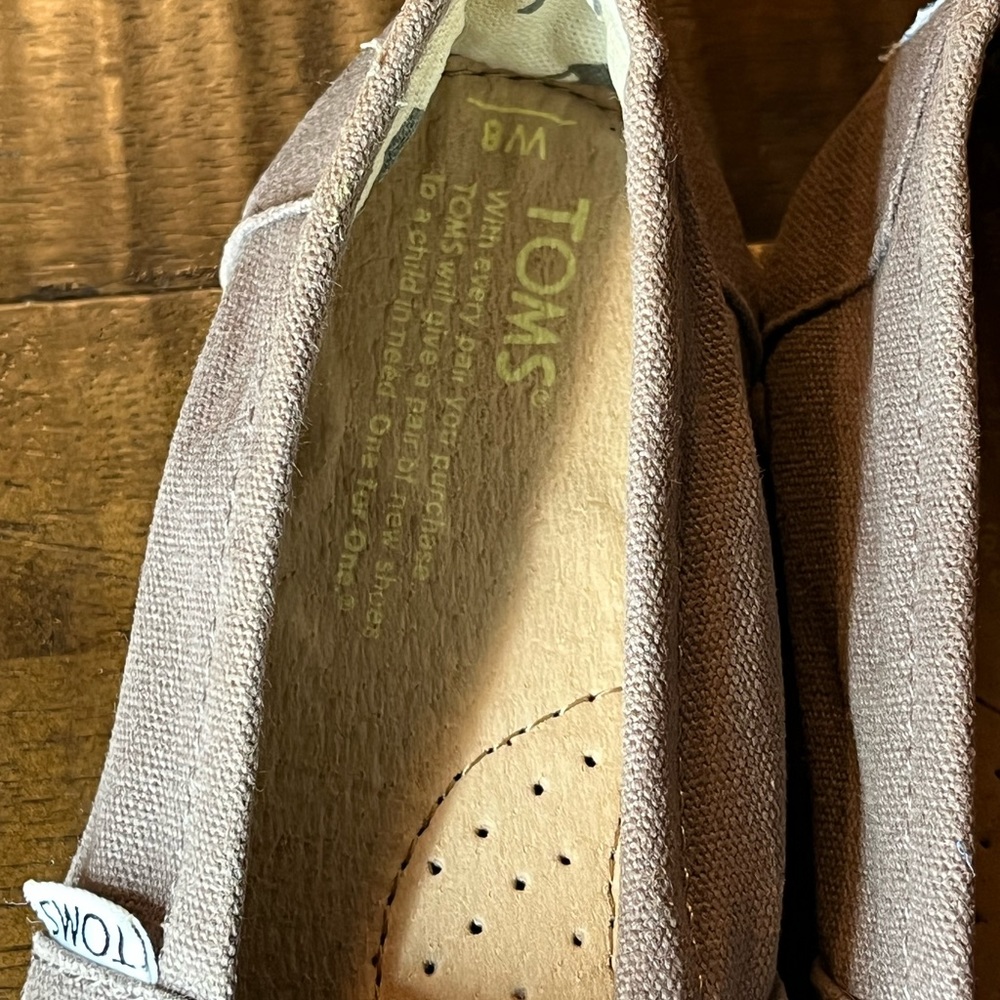 Toms - Picture 5 of 5